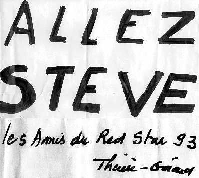 Une affichette confectionn&eacute;e par les Amis du Red Star 93 pr&eacute;sents au stade In&ouml;n&uuml;