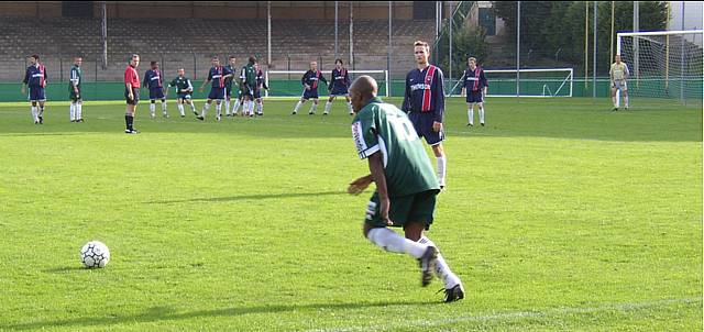 Comment aller à Red Star Football Club à Saint-Ouen en Métro, Bus, Train ou  RER ?