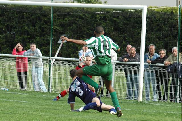 Le M&eacute;e Sports - Red Star