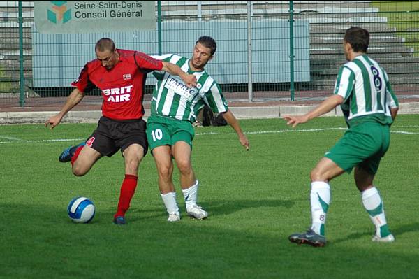 C�dric Rogin � la lutte avec Laurent H�lo�se, de dos Nicolas Fabiano