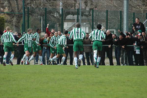 Les joueurs vers les supporters lors du troisime but de Grgory Lefort