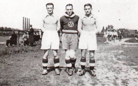 Georges Hatz, au milieu, en 1937 (collection Pierre Laporte)