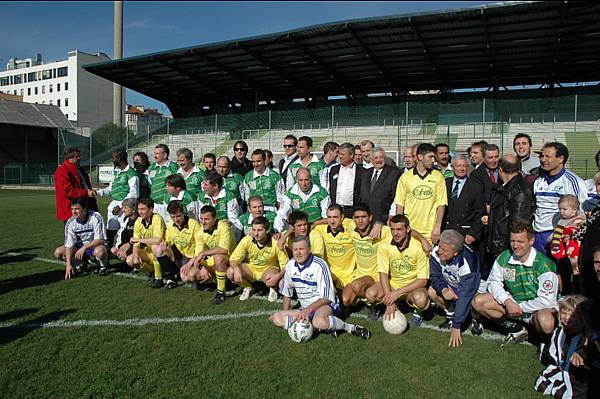 Les Anciens du Red Star, en compagnie des joueurs des Polymuscls et de Musifoot