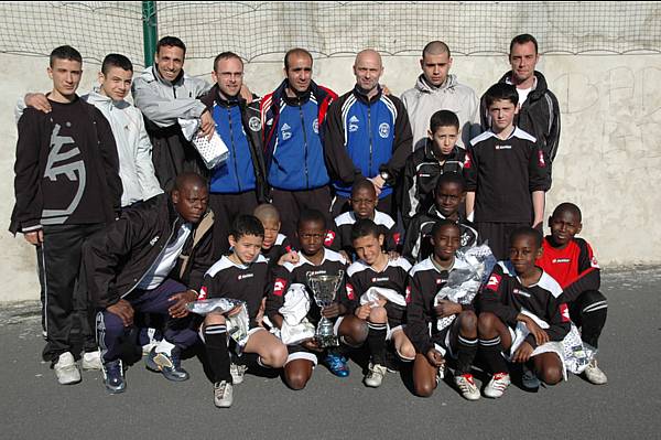 Les jeunes du club de la Courtillires (Pantin), vainqueurs du Tournoi