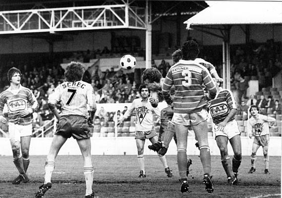 Red Star  Thonon 2-1 (saison 1982-83). Ctait le match retour  St-Ouen, le Red Star terminait en apothose, la saison, avec cinq succs conscutifs. © Gilles Saillant
