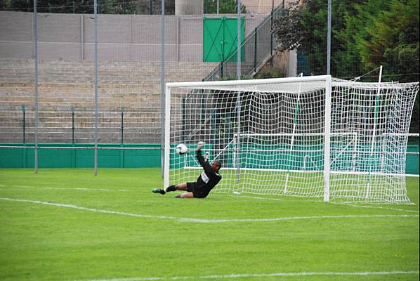 Larrt de Yoann Djidonou sur le penalty