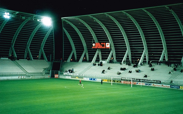 Le stade de la Licorne en dcembre 2001, avant Amiens  Red Star, en National  Grard Valck