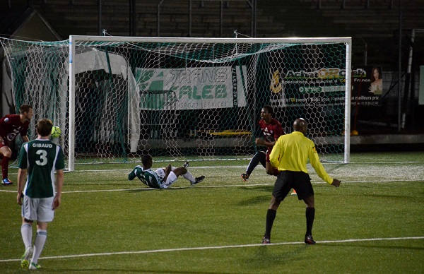 Alhassane Keita marque le second but de Metz, en trois photos  Grard Valck