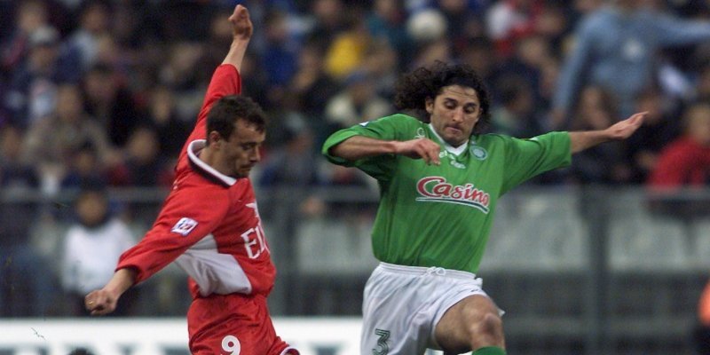 Stphane Crucet face  Patrick Guillou, ancien vert  du Red Star