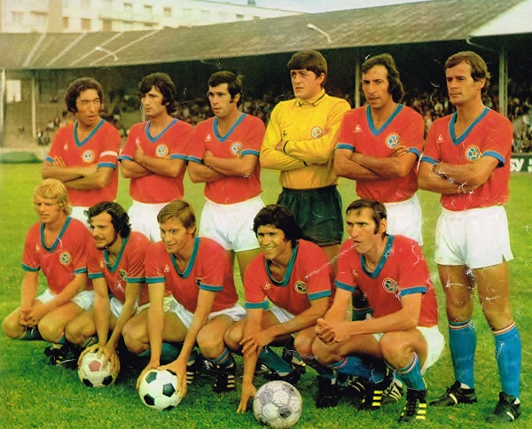 La photo de l��quipe du Paris SGFC face au Red Star, � Saint-Ouen, en amical, au mois d�ao�t 1971, avant la saison de L 1.
Debout : Djorkaeff, Rostagni, Guicci, Delhumeau, L�onetti, Mitoraj
Accroupis : Solas, Bras, Prost, Guignedoux, Hallet � document G�rard Valck �