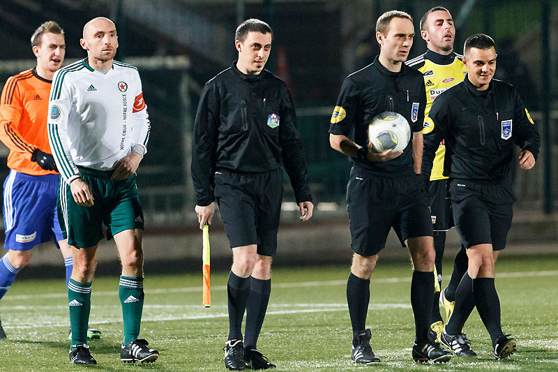 Thomas L�onard, au centre lors de Red Star-Dunkerque 2013, en National � Jacques Martin