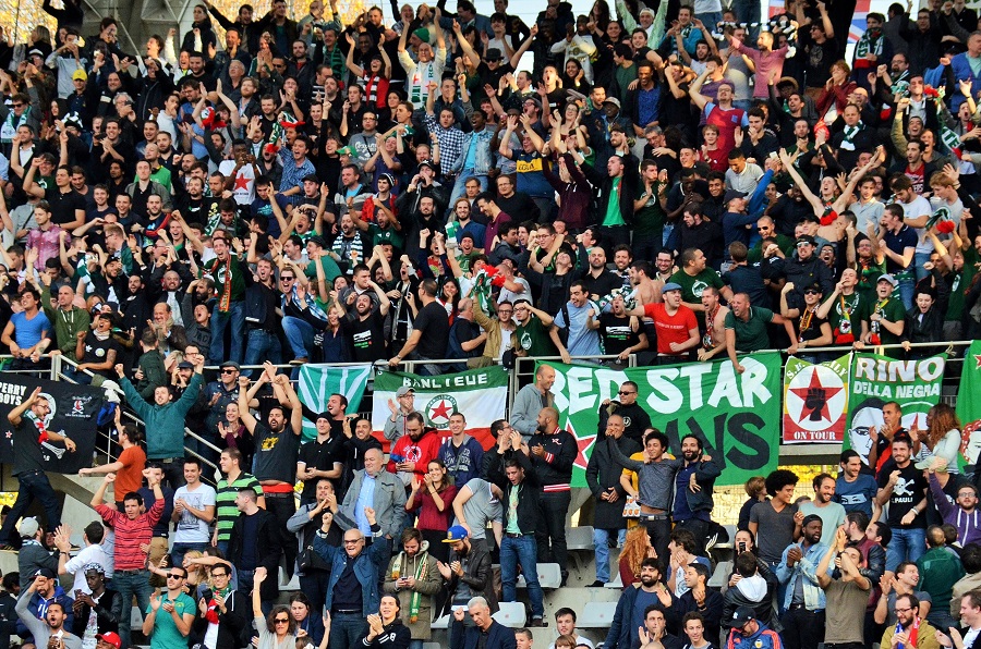Une partie de la tribune réservée au kop du Red Star © Gérard Valck