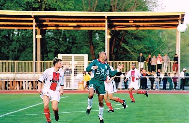 Franck Bonora sous le maillot du Red Star, en amical, ici, face au Paris SG, à Marville © Gérard Valck