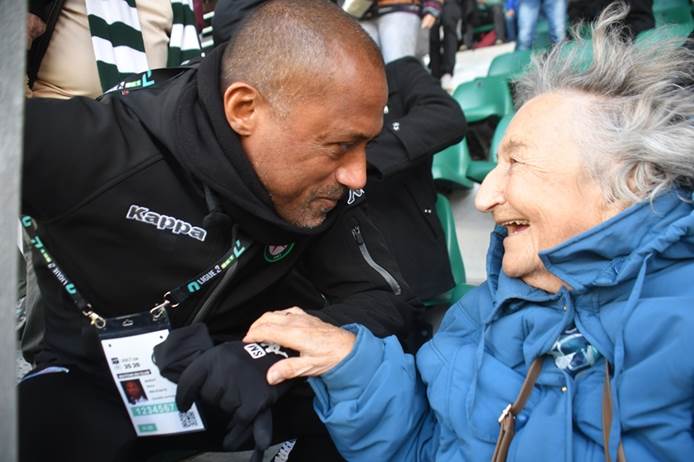 Paulette avec Steve Marlet, samedi à la mi-temps de Red Star – Rodez, des souvenirs de plus de 30 ans