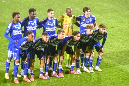 Bastia, la saison, lors de la venue à Bauer
avec le gardien Johny Placide, qui disputera avec la Coupe du Monde avec Haïti, qualifié pour la première fois depuis 2014