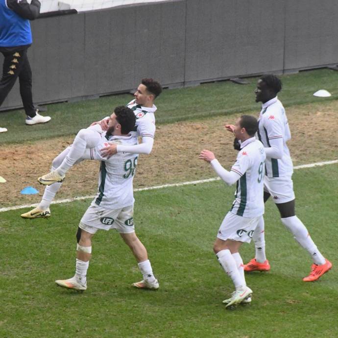 Kémo Cissé, ce jour-là, porté en triomphe © Gérard Valck