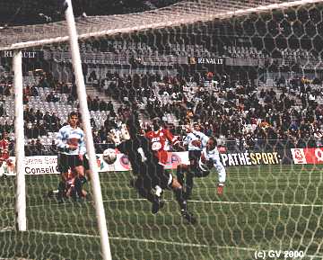 situation chaude devant le but du Racing