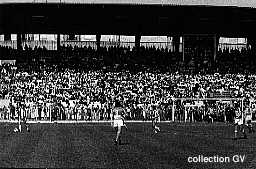 La tribune Bauer, 1976